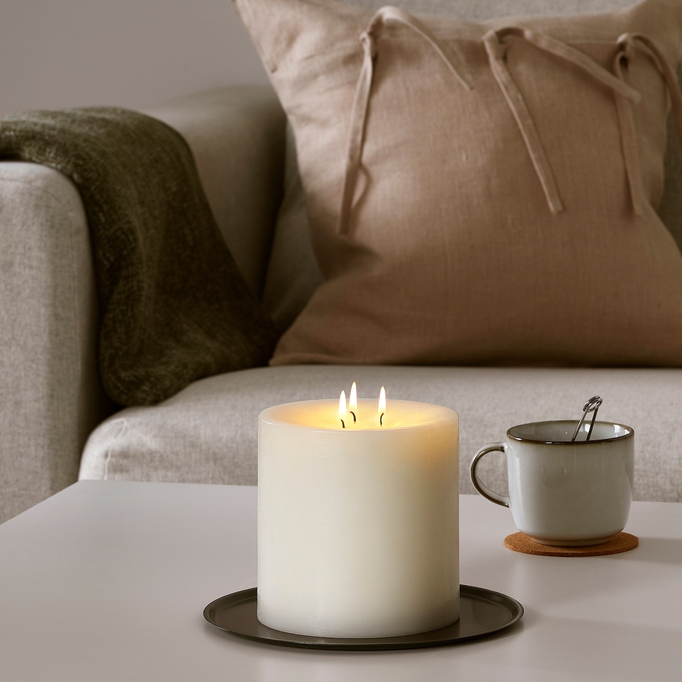 GRANSSKOG IKEA 005.291.24 Свеча формовая без запаха 3 фитиля белый