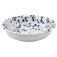 Okrągła biała ceramiczna miska z niebieskimi plamkami.