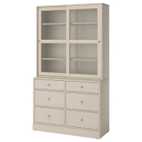 Beżowy mebel HAVSTA z sześcioma szufladami i szklanymi drzwiami, łączący rustykalną sosnę i nowoczesny design.