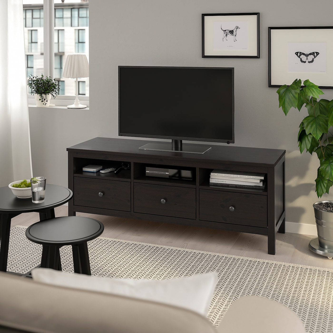 HEMNES Тумба ТВ 502.970.46 Черно-коричневый 148x47x57 см IKEA