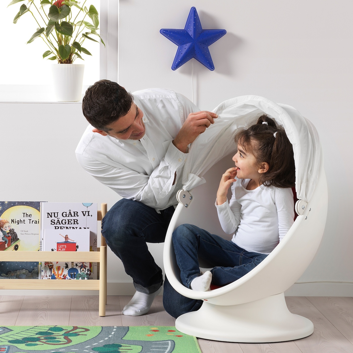 крутящееся кресло яйцо для детей